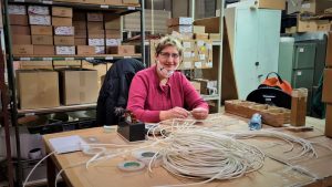 Photo d'une travailleuse en sein de l'Entreprise de travail adapté Entranam