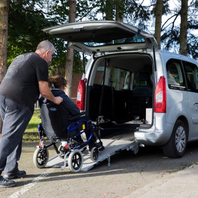 Automobile et transport de personnes - Ateliers de Mons