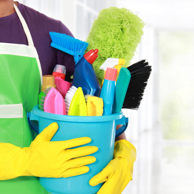 Aide-ménagère - Nettoyage - Canva